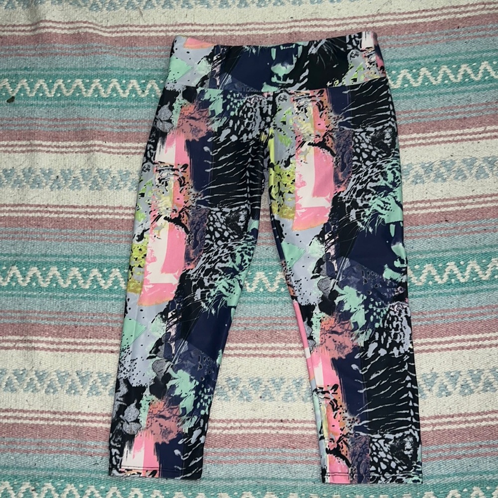Onzie multicolour capri leggings with animal print